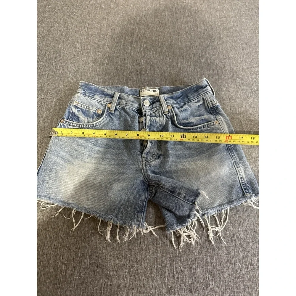 We The Free Women's Ivy Mid Rise Cut Off Distressed Button Jean Shorts Sz 25